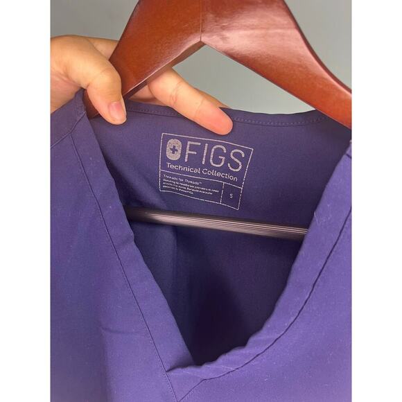 Figs Scrub Top Womens Small Technical Collection Navy with one pocket - Picture 4 of 6